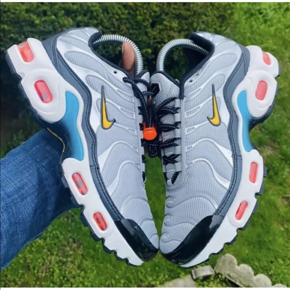 Nike Air Max Plus (GS) Metallic Silver/Speed Yellow 5Y, 6Y - Picture 3 of 8